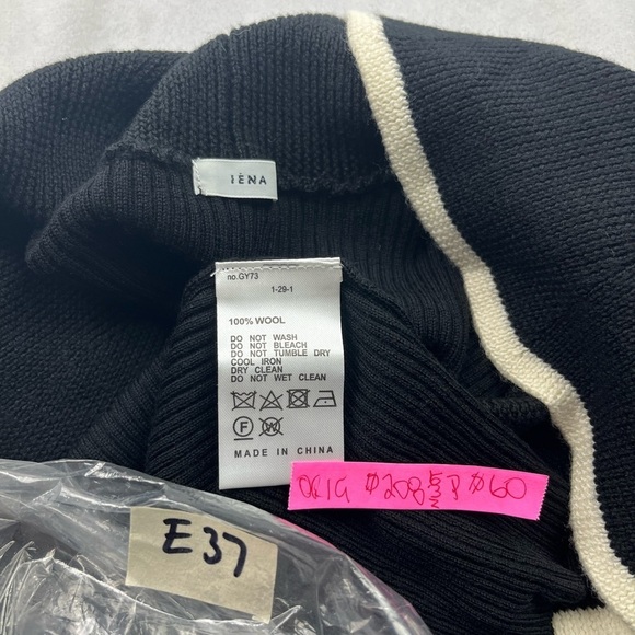 NWOT IĒNA black long sleeve sweater with white detail. E37 - Picture 5 of 5